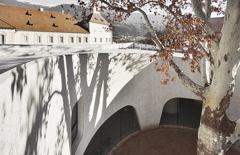 treehugger tourist information office by modusarchitects