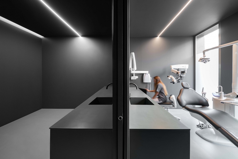 dental clinic valencia by fran silvestre arquitectos