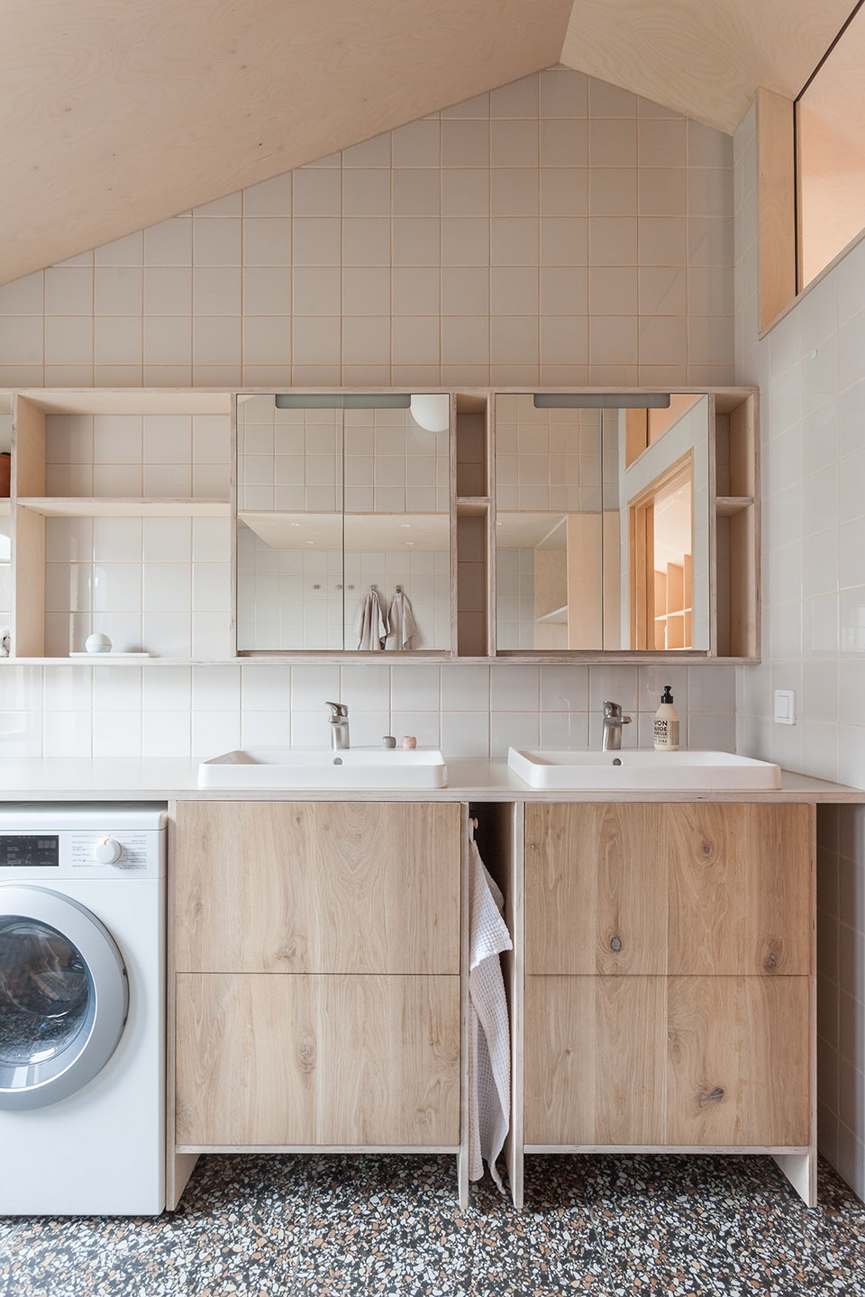 villa vassdal by studio holmberg
