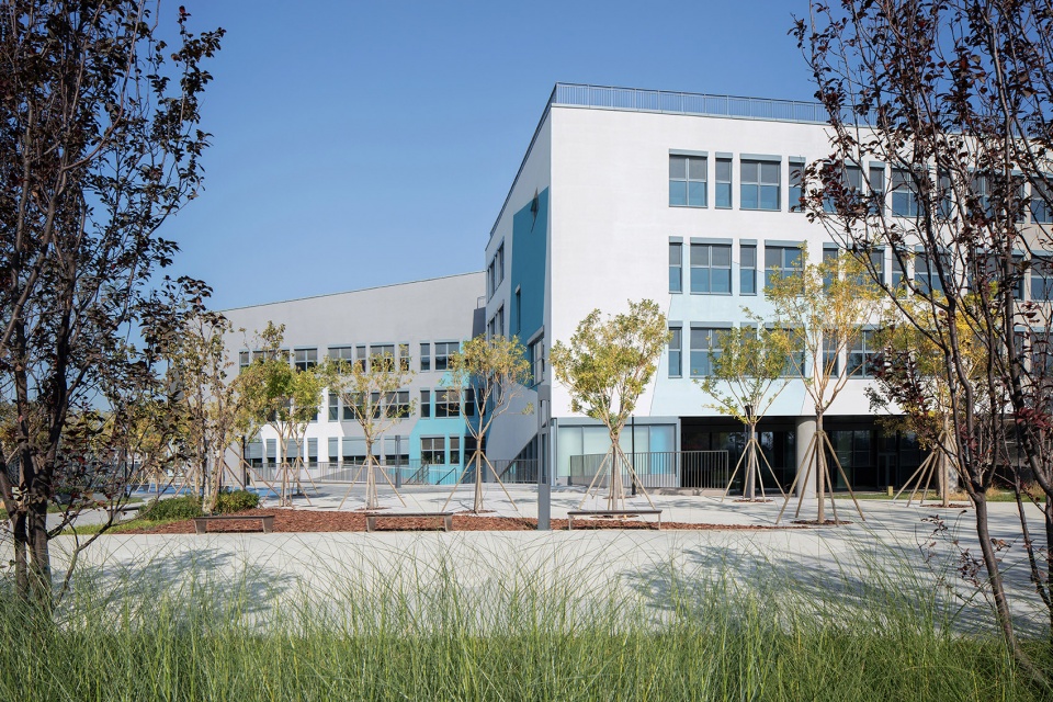 huang cheng gen primary school changping campus china by inclusive architectural practice