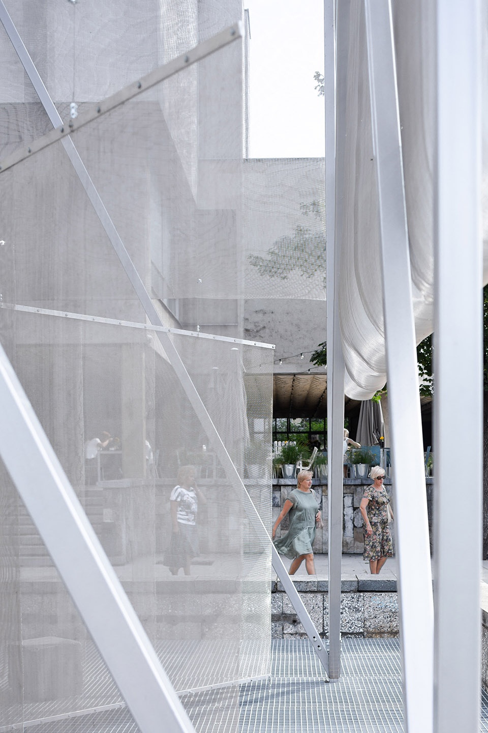 gallery without walls by office de architectura