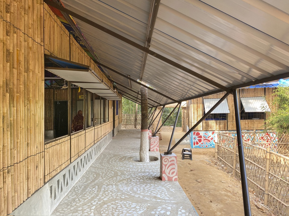 integrated community center in hindu para rohingya refugee camp by rizvi hassan