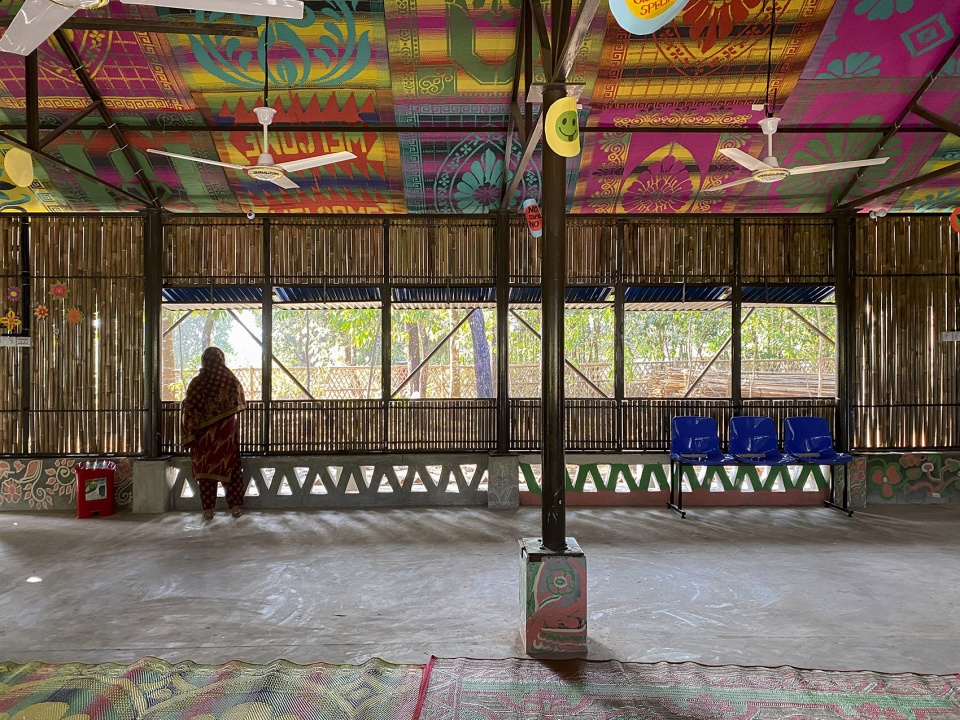 integrated community center in hindu para rohingya refugee camp by rizvi hassan
