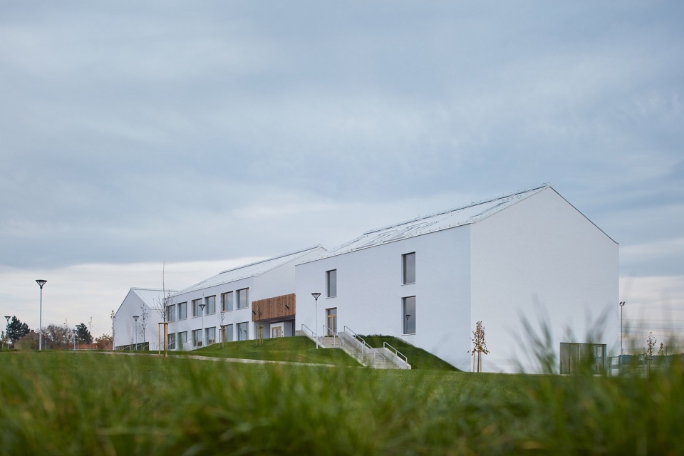 elementary school amos for psary and dolni jircany by soa architekti