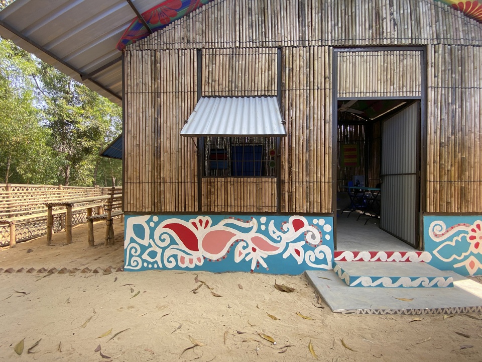 integrated community center in hindu para rohingya refugee camp by rizvi hassan