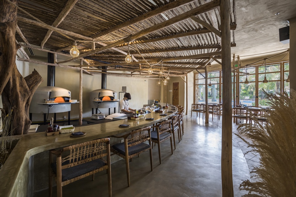 pizza 4p s saigon pearl by mamoru maeda
