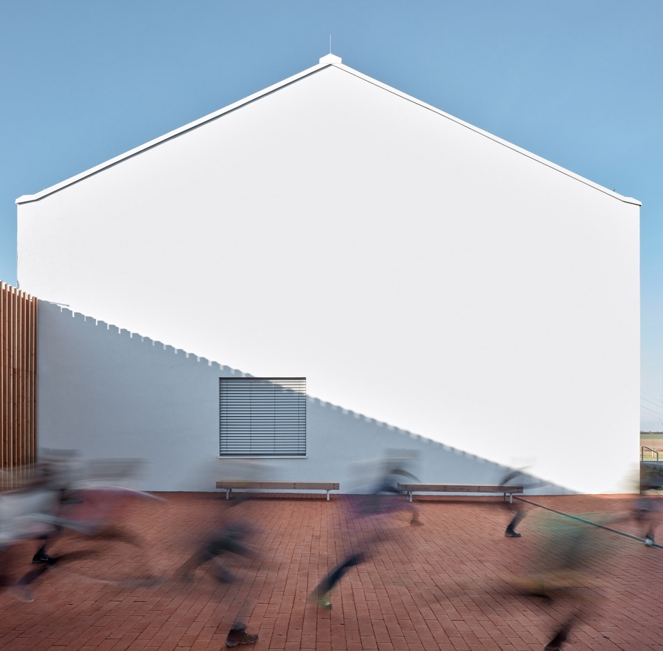 elementary school amos for psary and dolni jircany by soa architekti