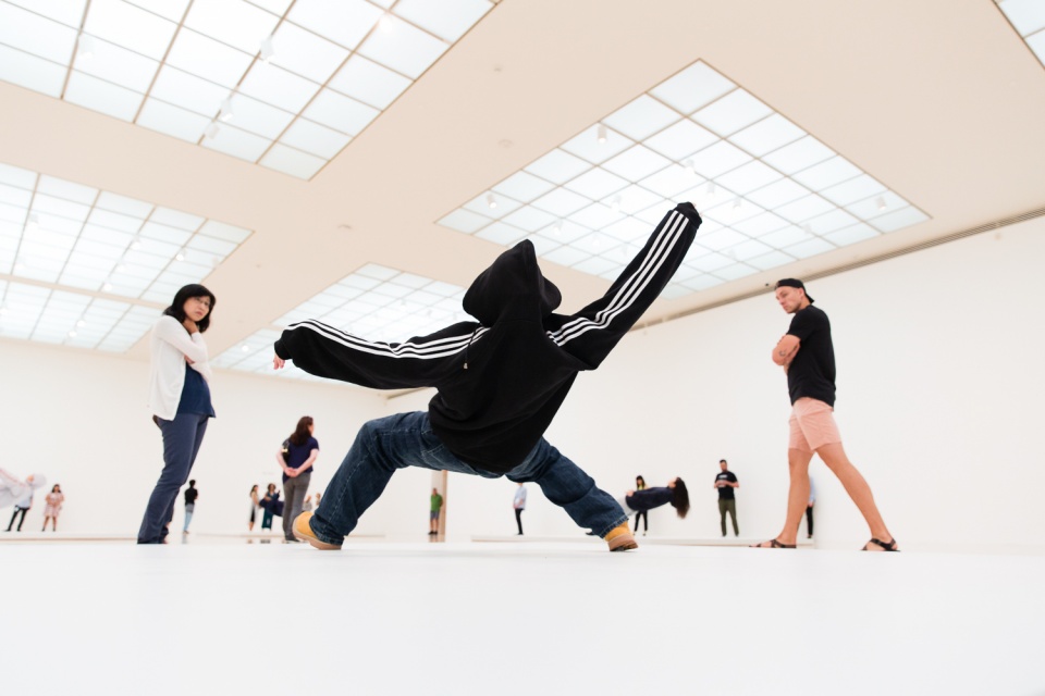 in just a blink of an eye by xu zhen