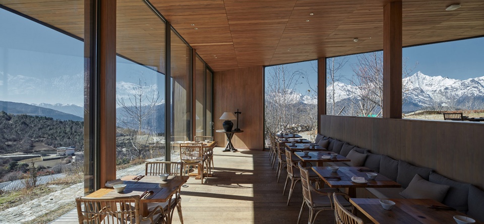 sunyata hotel in meili snow mountain china by zhaoyang architects