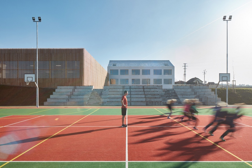 elementary school amos for psary and dolni jircany by soa architekti
