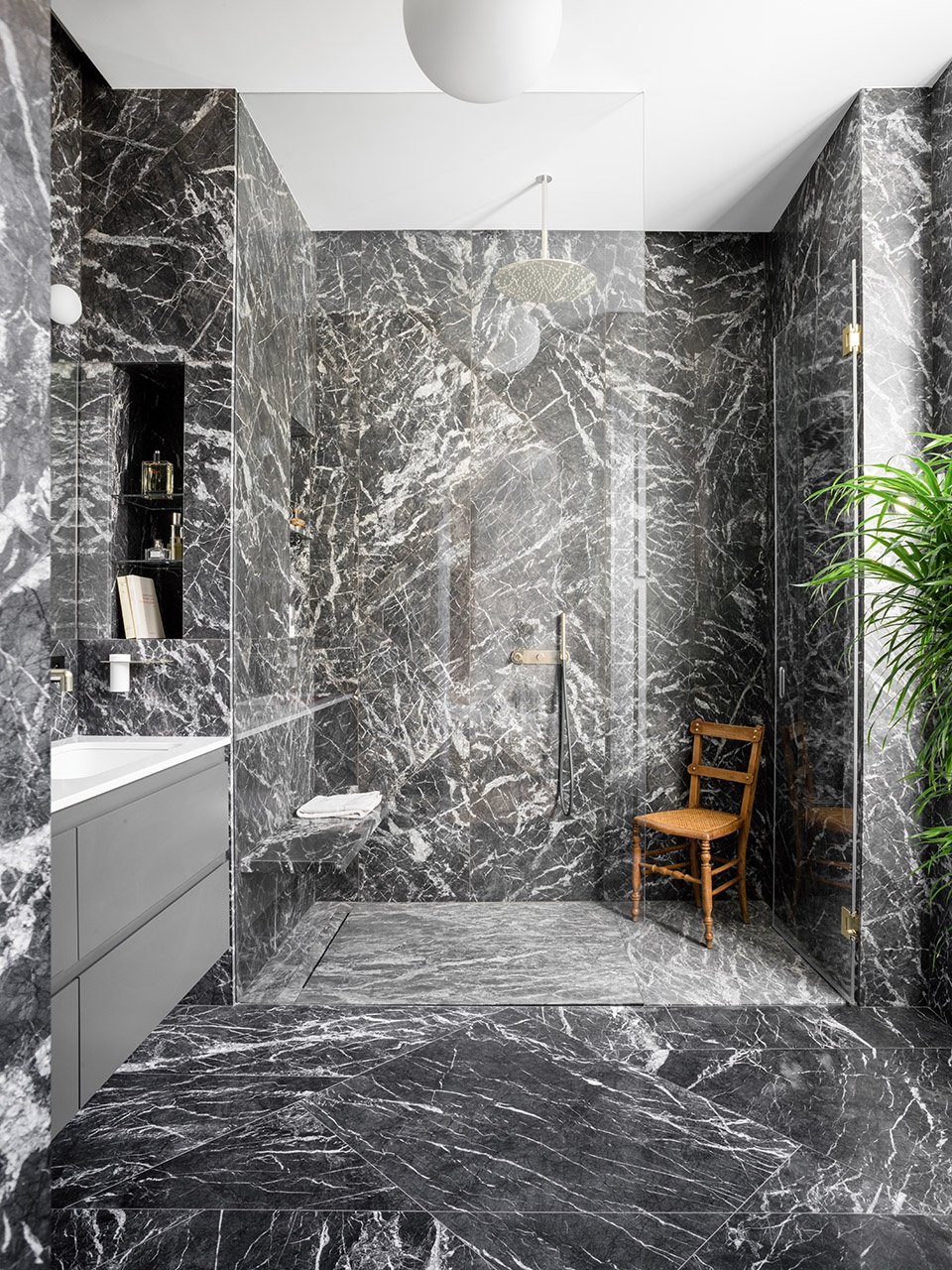 appartement xvi by studio razavi architecture
