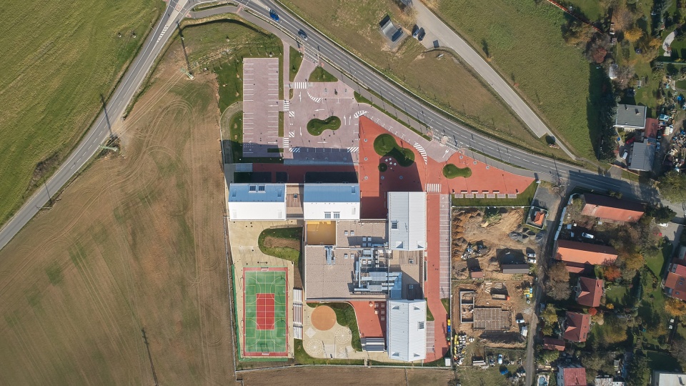 elementary school amos for psary and dolni jircany by soa architekti