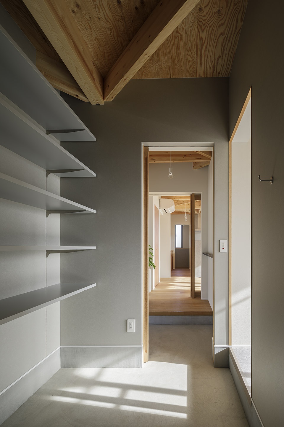 house in nanto by kazuto nishi architects