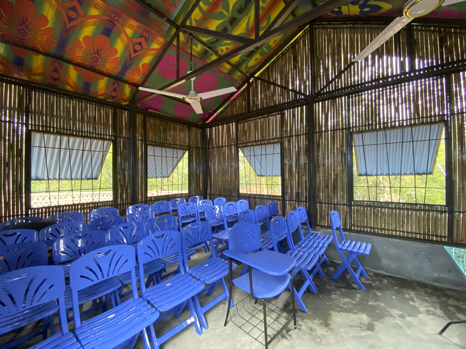 integrated community center in hindu para rohingya refugee camp by rizvi hassan