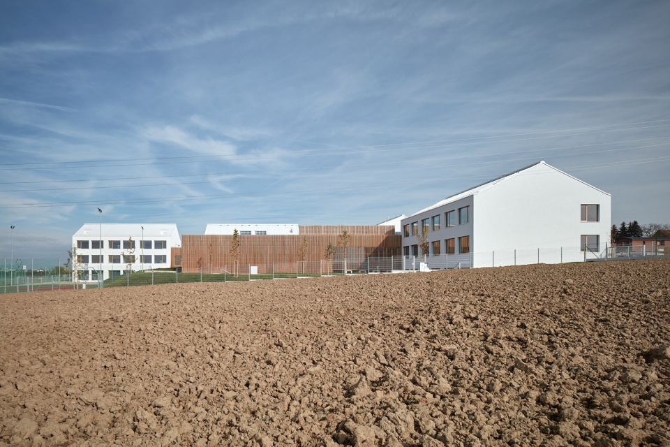 elementary school amos for psary and dolni jircany by soa architekti