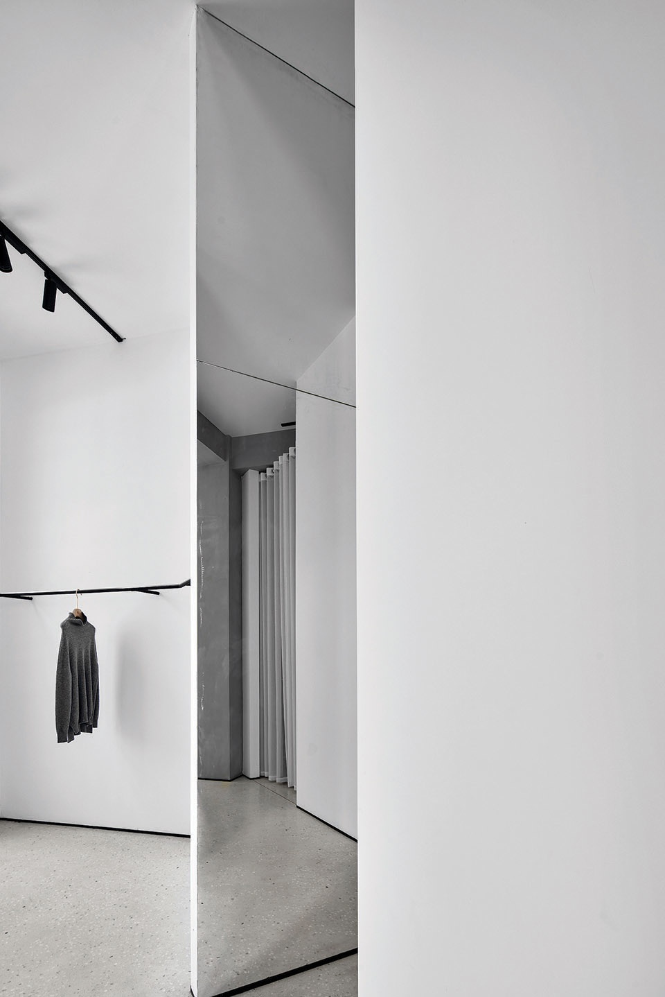 phoenixsimple fashion store china by moye design studio