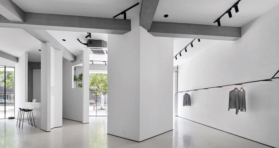 phoenixsimple fashion store china by moye design studio