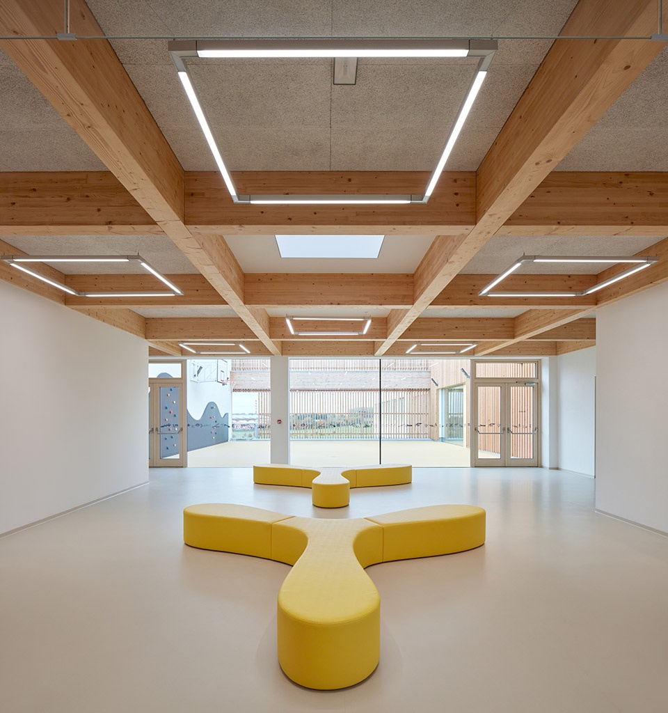 elementary school amos for psary and dolni jircany by soa architekti