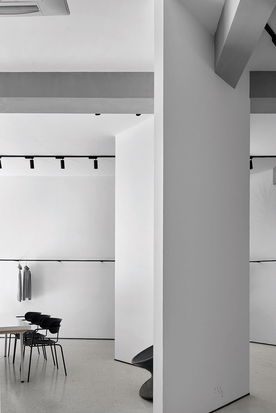 phoenixsimple fashion store china by moye design studio
