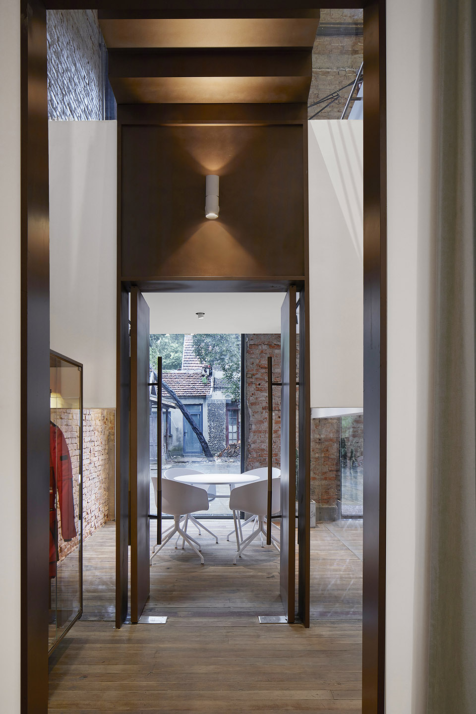 canada goose shanghai office by roomoo