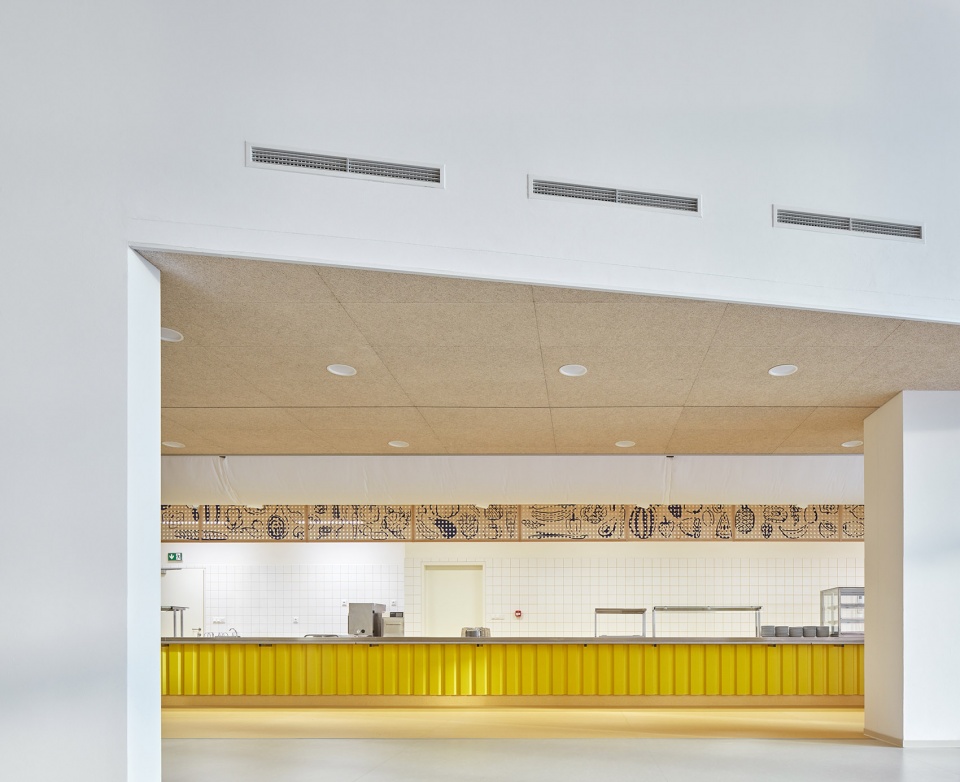 elementary school amos for psary and dolni jircany by soa architekti