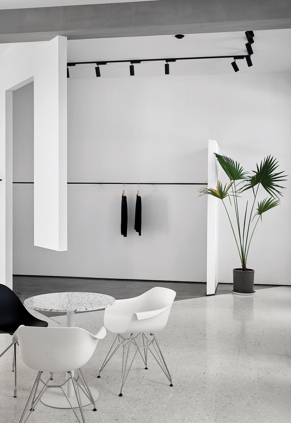 phoenixsimple fashion store china by moye design studio