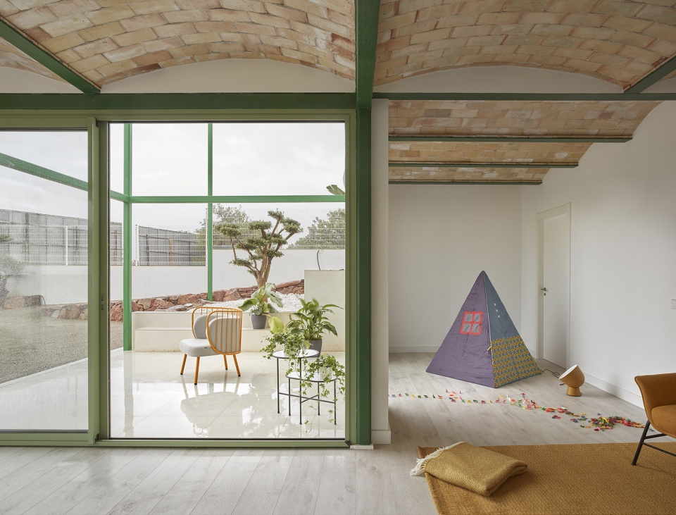 brick vault house by space popular