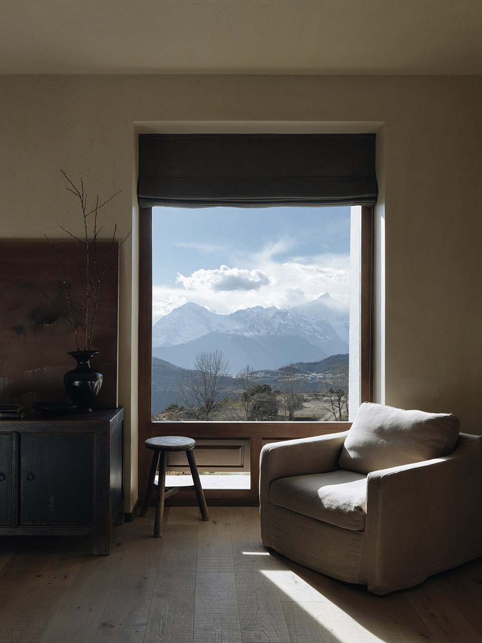 sunyata hotel in meili snow mountain china by zhaoyang architects