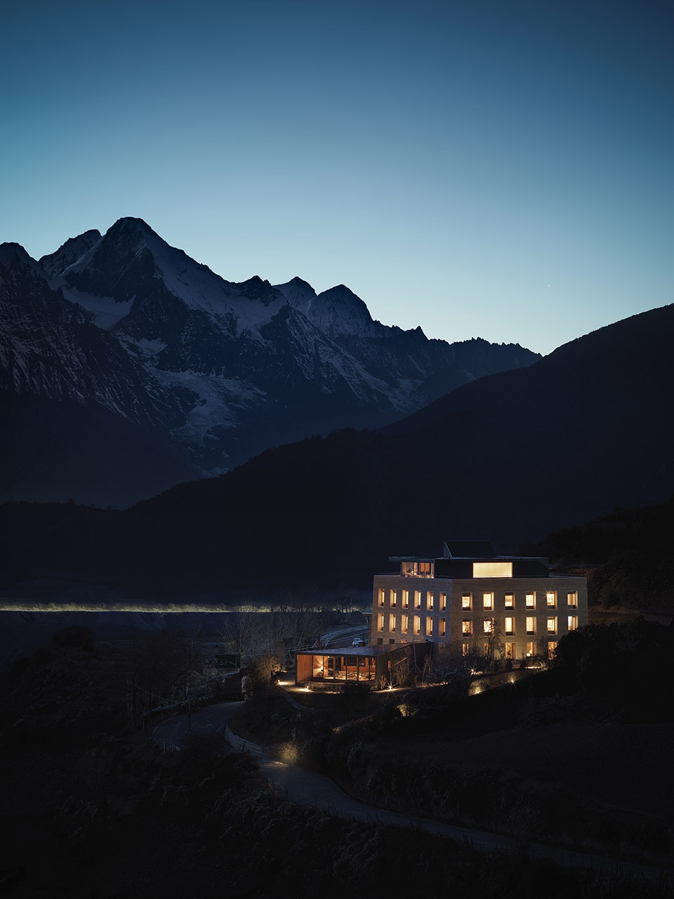 sunyata hotel in meili snow mountain china by zhaoyang architects