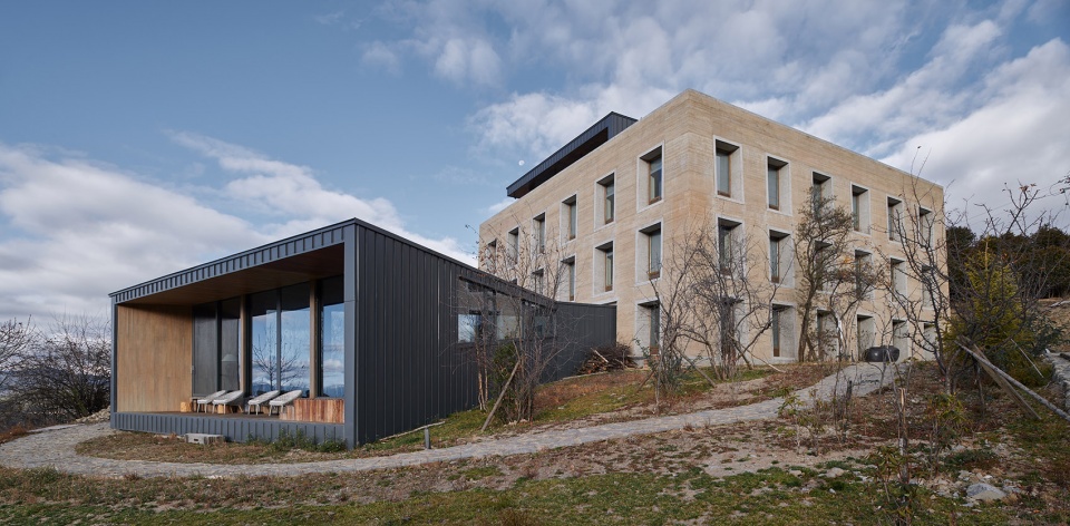 sunyata hotel in meili snow mountain china by zhaoyang architects