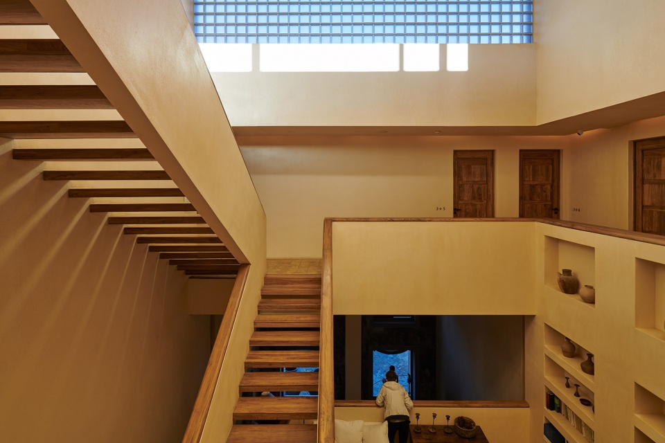sunyata hotel in meili snow mountain china by zhaoyang architects