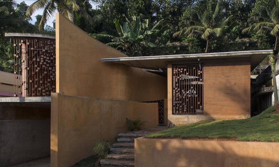 debris house by wallmakers