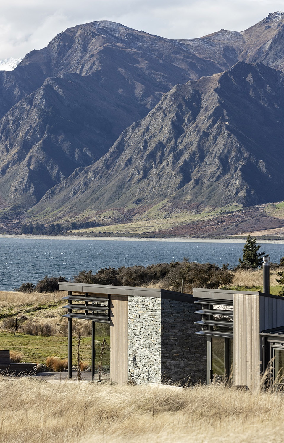 lake hawea house by condon scott architects