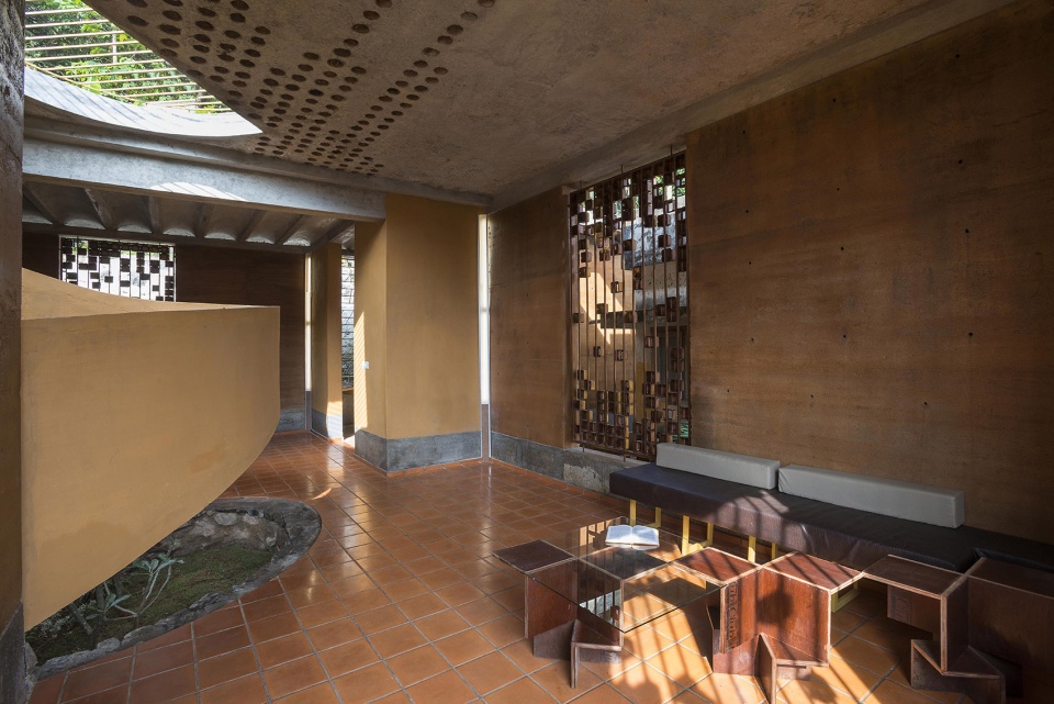 debris house by wallmakers