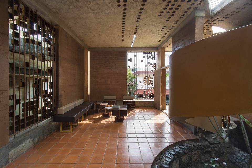 debris house by wallmakers