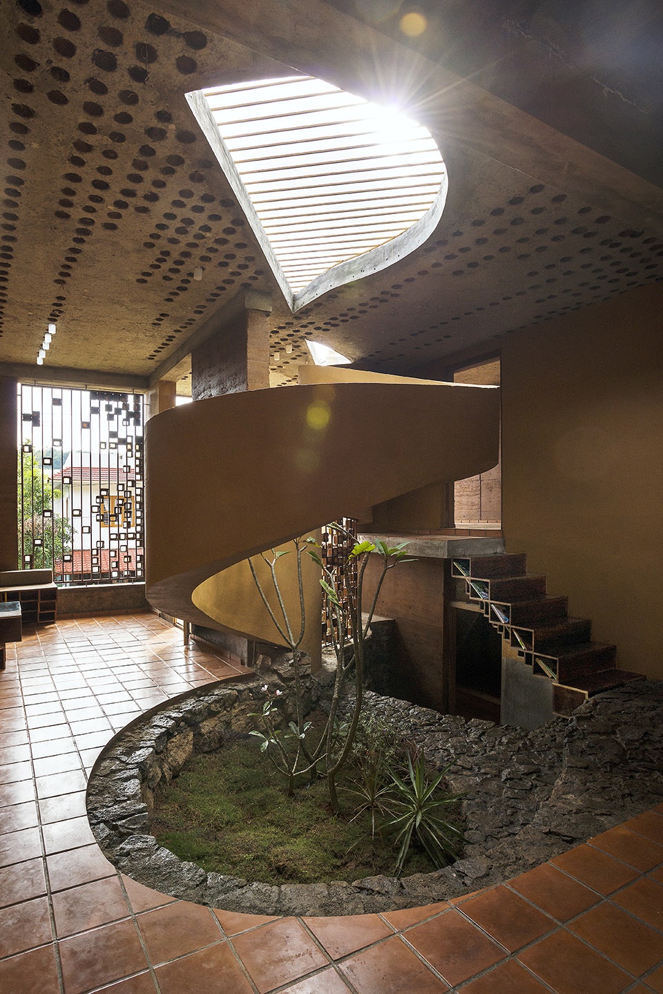 debris house by wallmakers