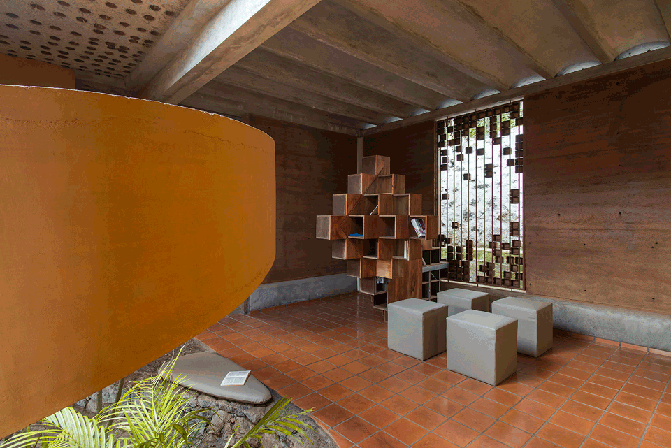 debris house by wallmakers