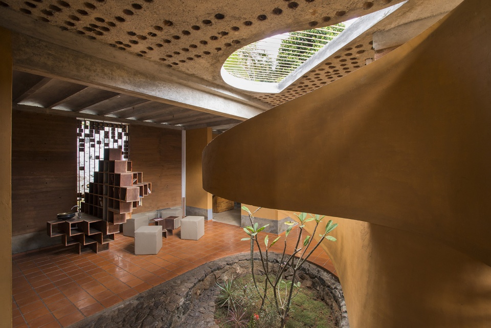 debris house by wallmakers