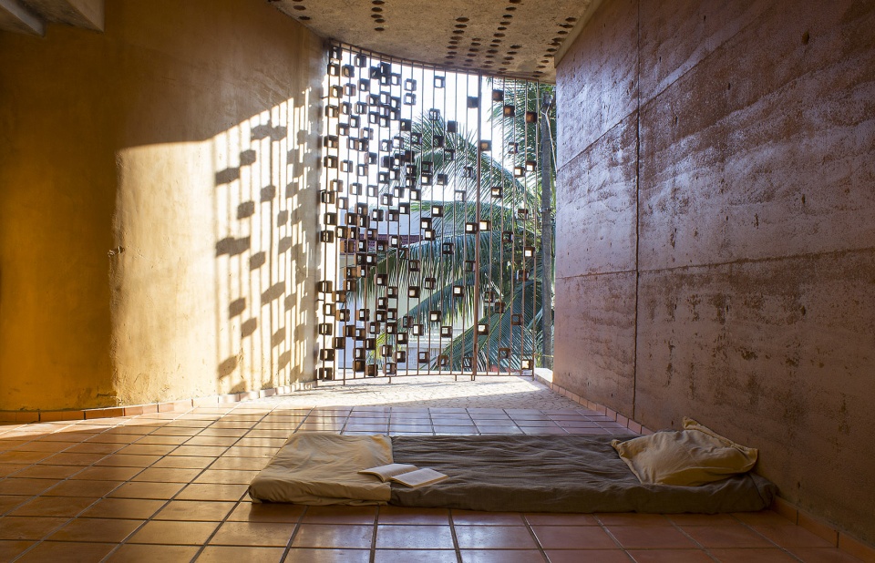 debris house by wallmakers