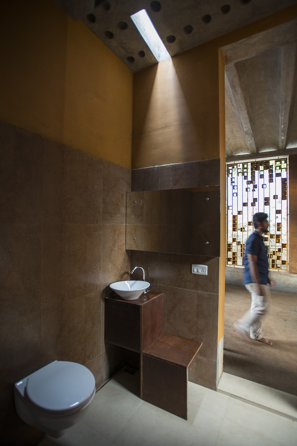 debris house by wallmakers