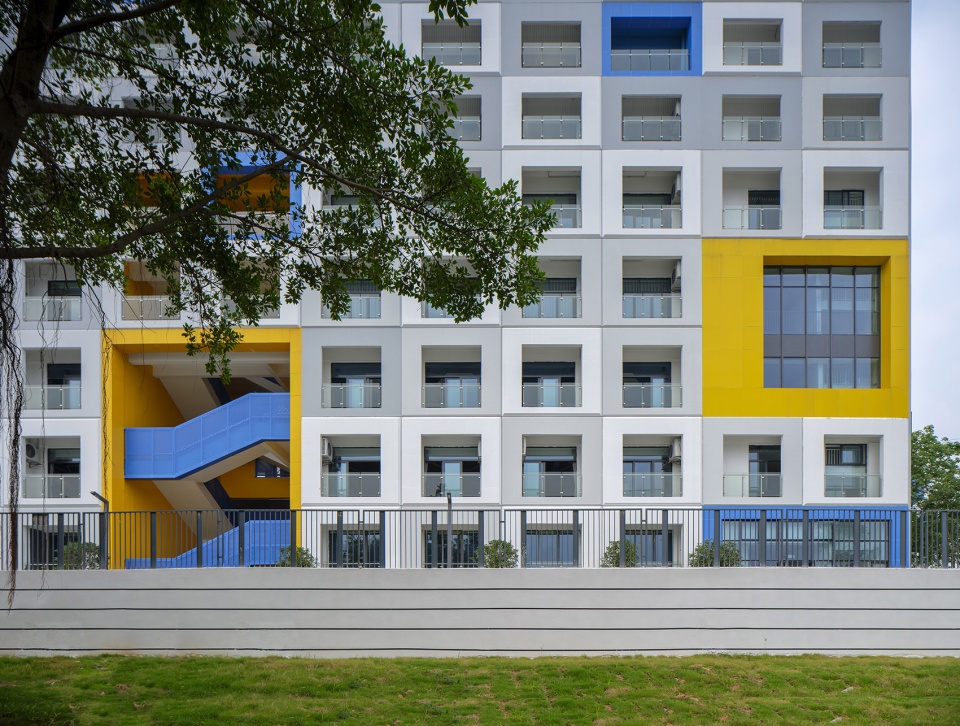 jinlong prefab school shenzhen china by crossboundaries