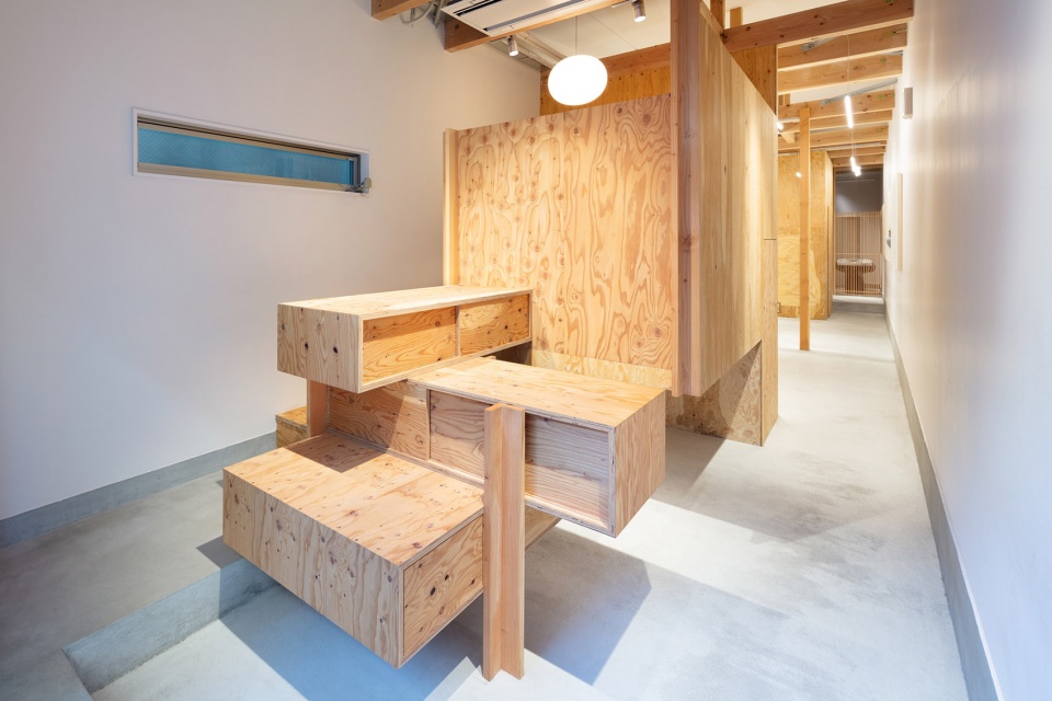 a hair and eyelash salon land by sides core