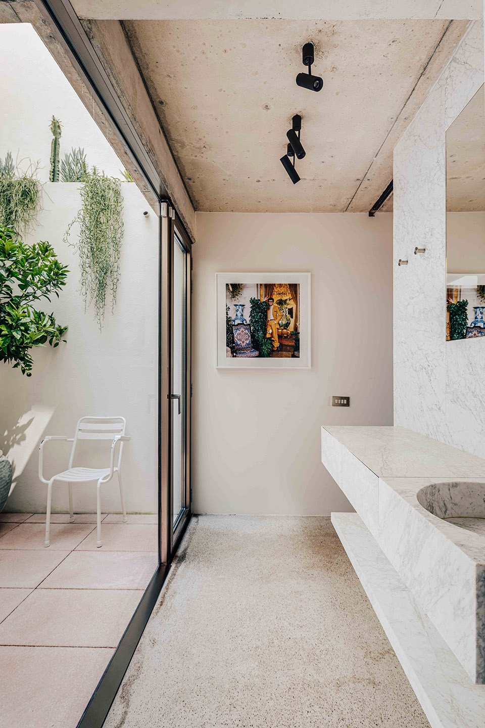 the shoebox by barbara appolloni arquitecta