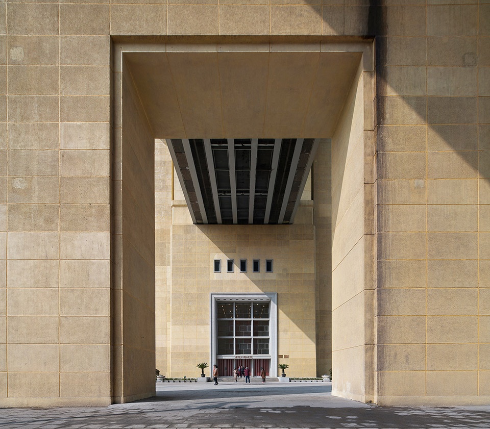 nanjing yangtzer river bridge by land studion