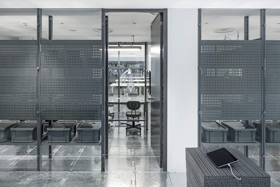 rhizomatiks office by schemata architects