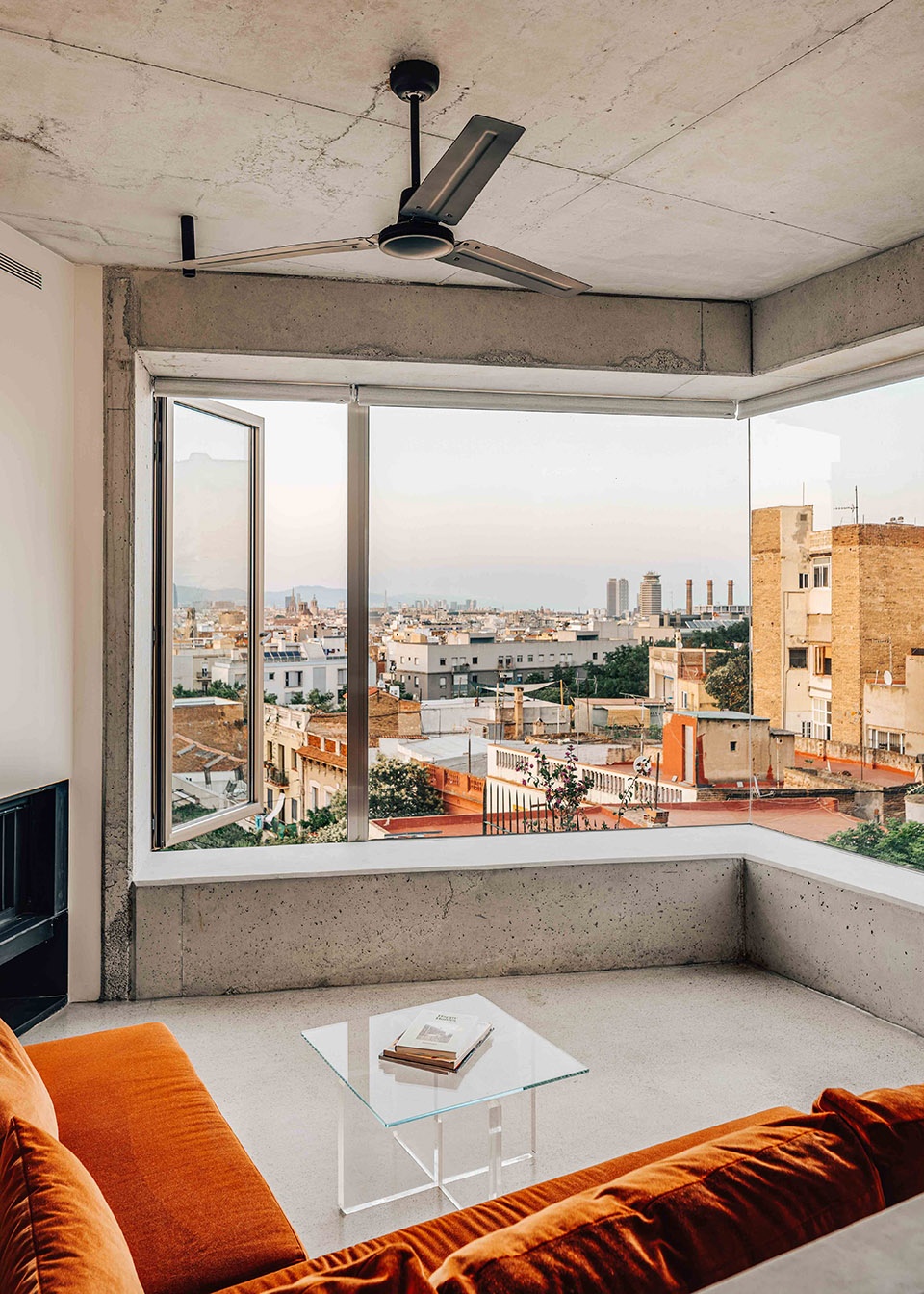 the shoebox by barbara appolloni arquitecta