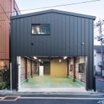 House with black ceiling by Toru Kashihara Architects