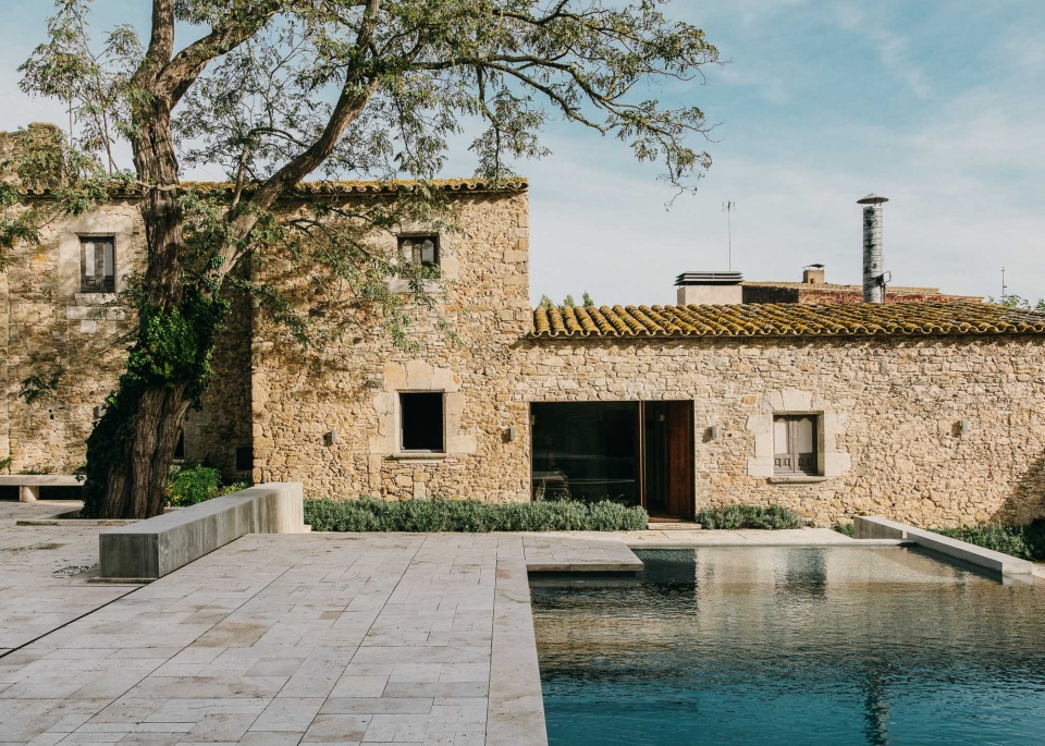 The Peratallada Castle Garden by MESURA