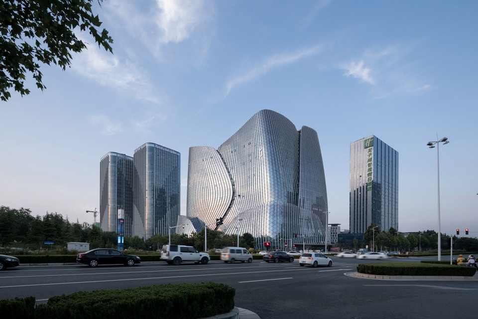 visionary leader tag mall china by henan qu qingchun architectural design office