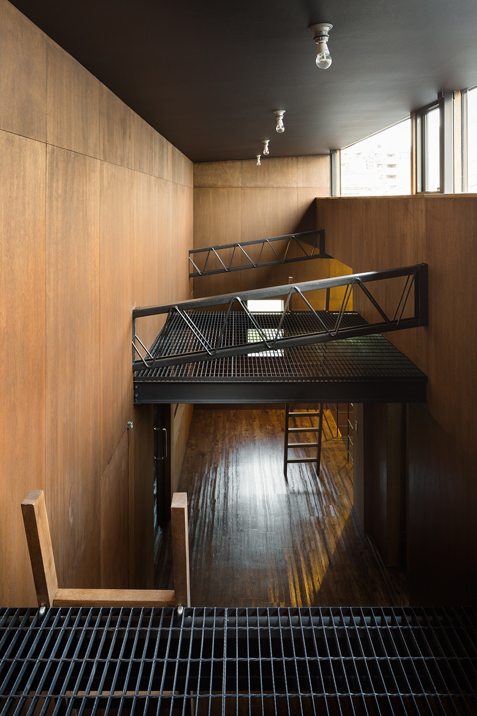 house with black ceiling by toru kashihara architects